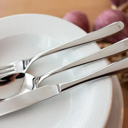 Adriana-the Queen Luxury Living *