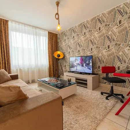 Adriana-the Queen Luxury Living Apartment