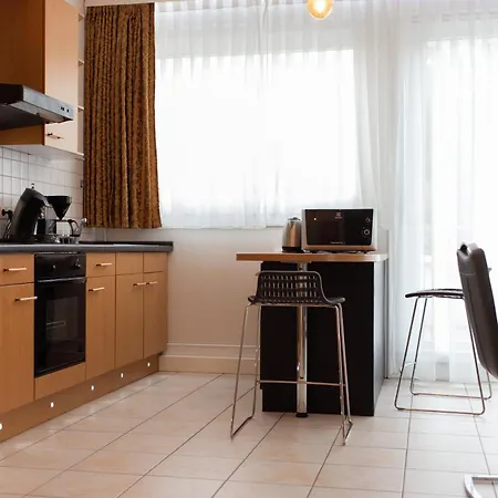 Adriana-the Queen Luxury Living *