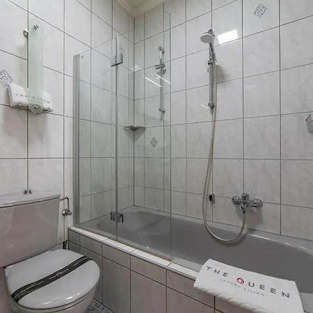 Adriana-the Queen Luxury Living Apartment